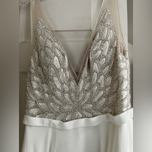 Dresses & Skirts - New never worn wedding dress